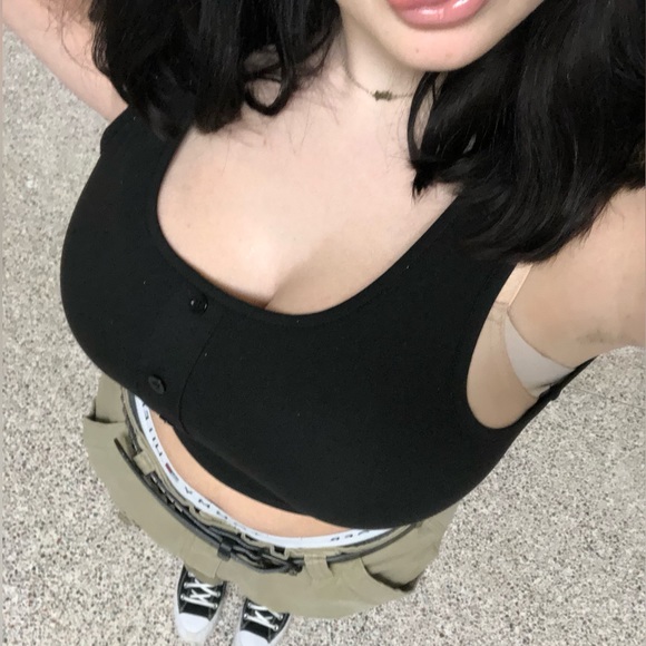 Welcome to my Poshmark! Instagram: @nicole.fresolone - Picture 4 of 7